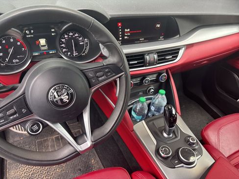 Used 2018 Alfa Romeo Stelvio Ti Sport image 8