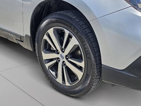 Used 2019 Subaru Outback 2.5i Limited AWD/4WD image 9