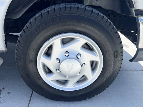 Used 2014 Ford E-250 and Econoline 250 w/ Power Group RWD image 18