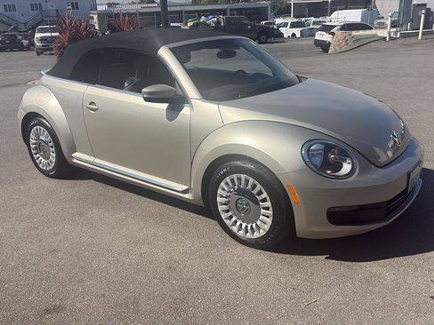 Used 2013 Volkswagen Beetle 2.5 FWD image 2