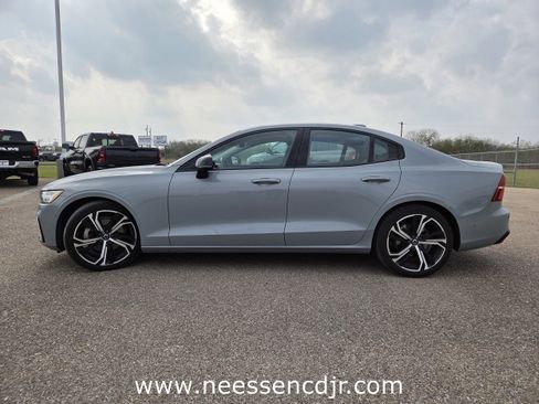 Used 2024 Volvo S60 B5 Plus image 4