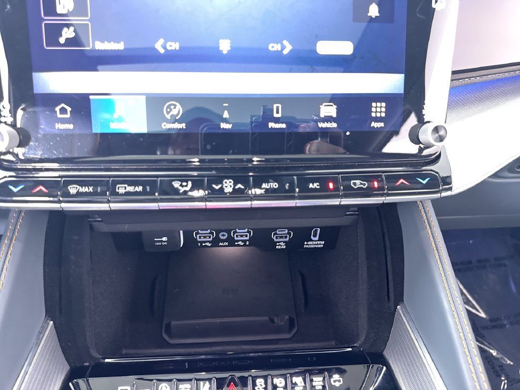 Used 2023 Jeep Grand Wagoneer L Series III w/ Rear Seat Video Group 1 AWD/4WD image 19