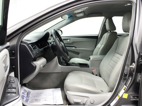 Used 2017 Toyota Camry LE FWD image 12