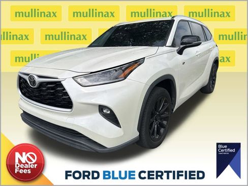 Used 2021 Toyota Highlander XLE FWD image 1