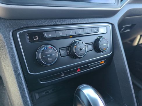 Used 2020 Volkswagen Atlas Cross Sport SE image 12