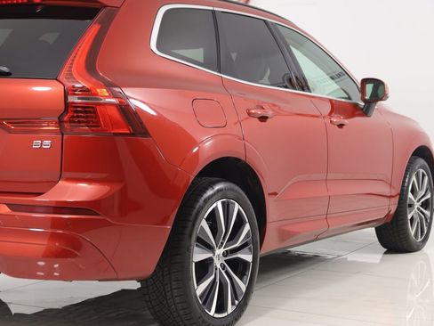 Used 2022 Volvo XC60 B5 Momentum image 46