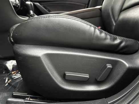 Used 2018 MAZDA MAZDA3 Touring image 12