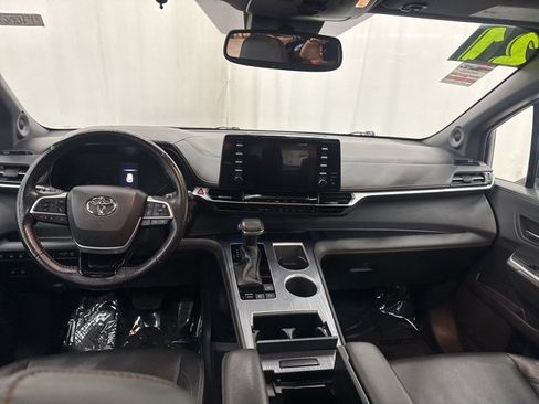 Used 2021 Toyota Sienna XSE image 11