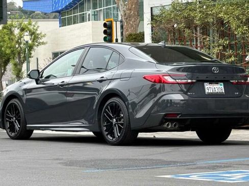 Used 2025 Toyota Camry SE w/ Convenience Package FWD image 6