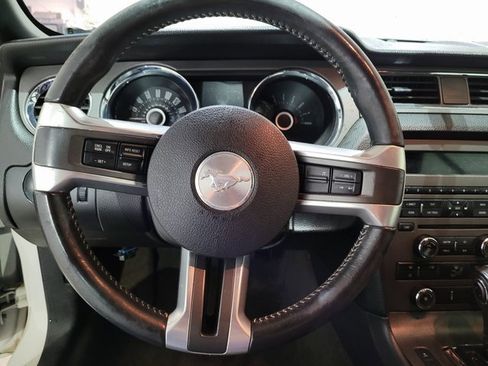 Used 2013 Ford Mustang Convertible image 22