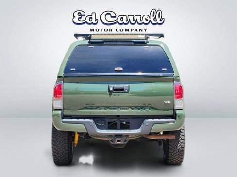 Used 2021 Toyota Tacoma TRD Off-Road w/ TRD Premium Off Road Package AWD/4WD image 6