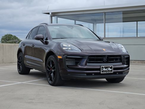 Certified 2024 Porsche Macan S image 10