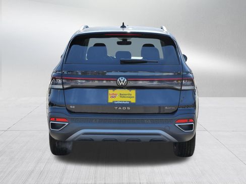 Certified 2025 Volkswagen Taos SE image 6