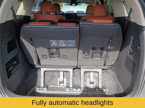 Used 2025 Kia Carnival EX FWD image 22