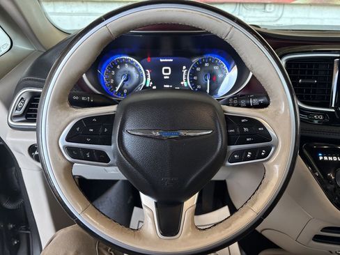 Used 2019 Chrysler Pacifica Limited w/ Advanced Safetytec Group FWD image 13
