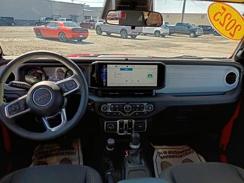 Used 2025 Jeep Wrangler Unlimited Sahara AWD/4WD image 10