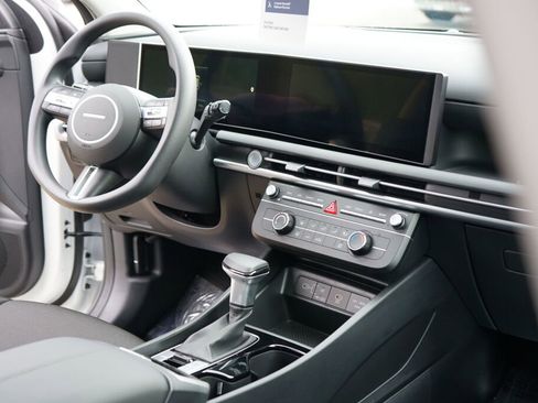 Certified 2025 Hyundai Tucson SE image 17