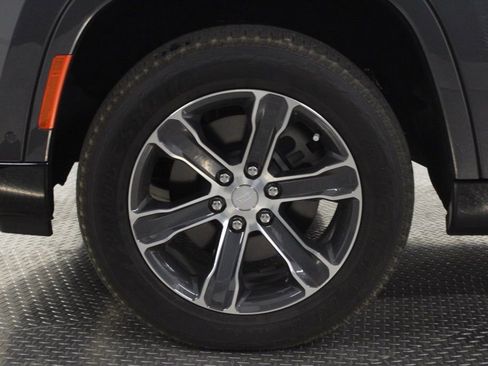 Used 2023 Jeep Grand Wagoneer 4WD image 15