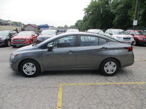 Used 2021 Nissan Versa S FWD image 9