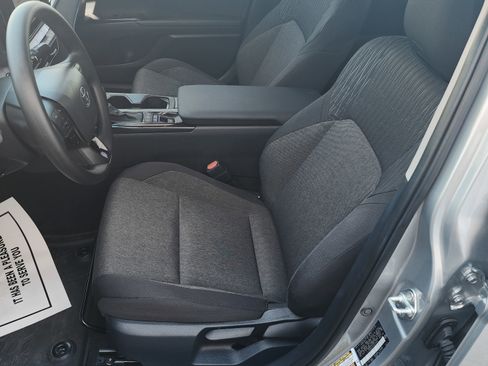 Used 2025 Toyota Camry LE image 9