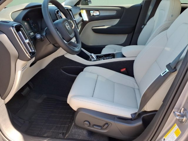 New 2026 Volvo XC40 B5 Plus w/ Protection Package Premier AWD/4WD image 15