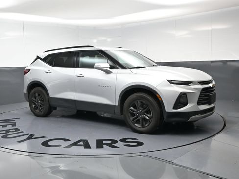 Used 2022 Chevrolet Blazer LT FWD image 2