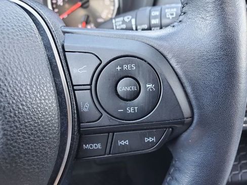 Used 2022 Toyota RAV4 XLE w/ Convenience Package image 23