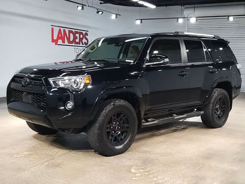 Used 2023 Toyota 4Runner SR5 Premium w/ Moonroof Package AWD/4WD image 3