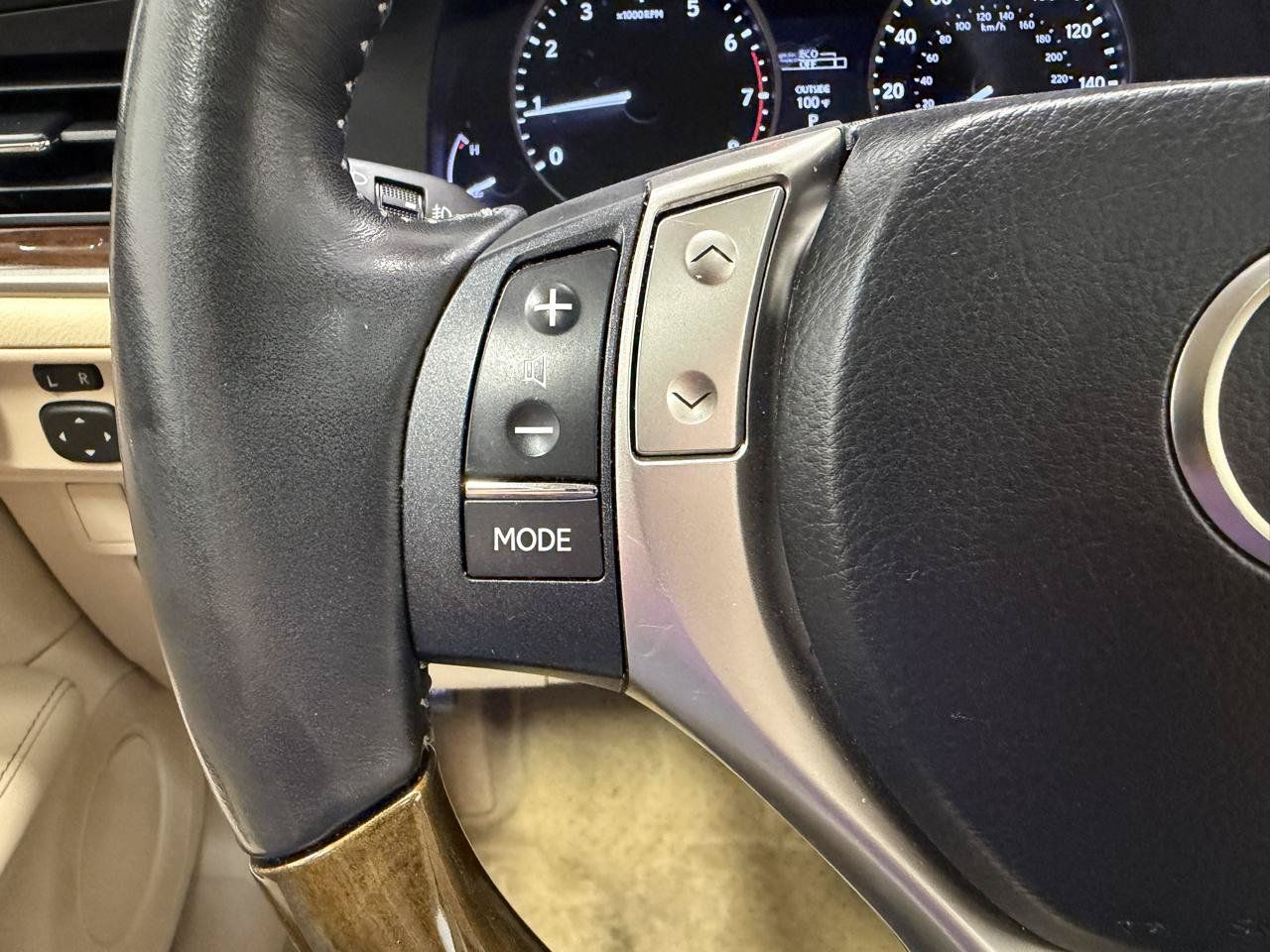 Used 2014 Lexus ES 350 w/ Luxury Package FWD image 27