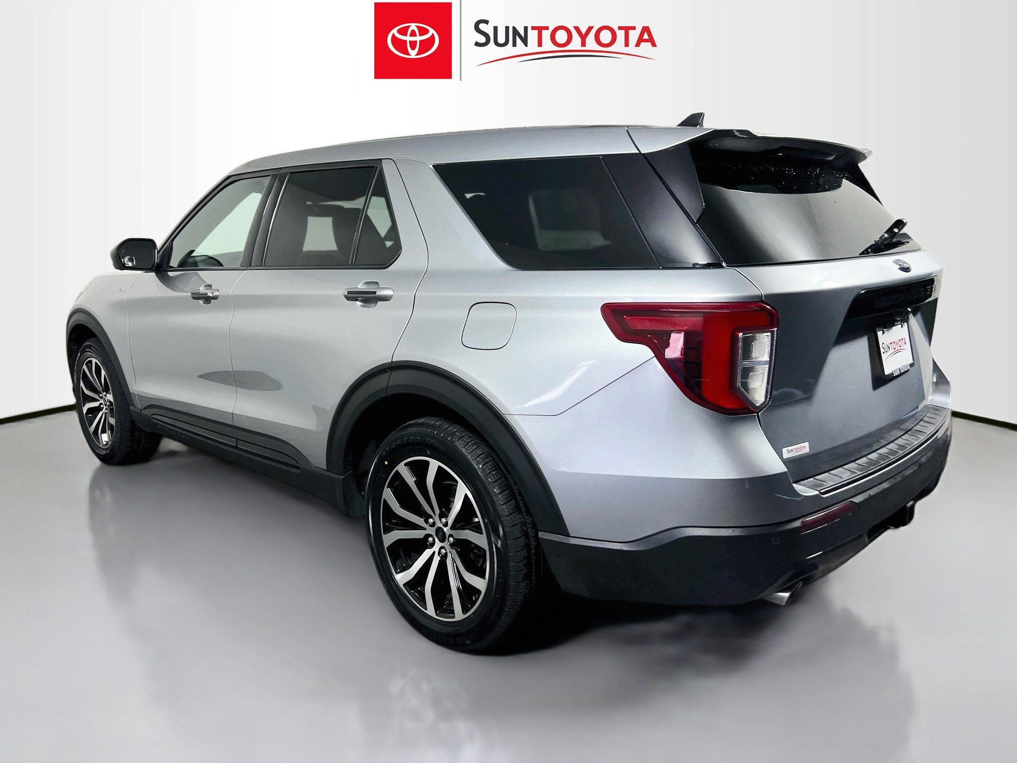 Used 2022 Ford Explorer ST-Line w/ Class IV Trailer Tow Package AWD/4WD image 6