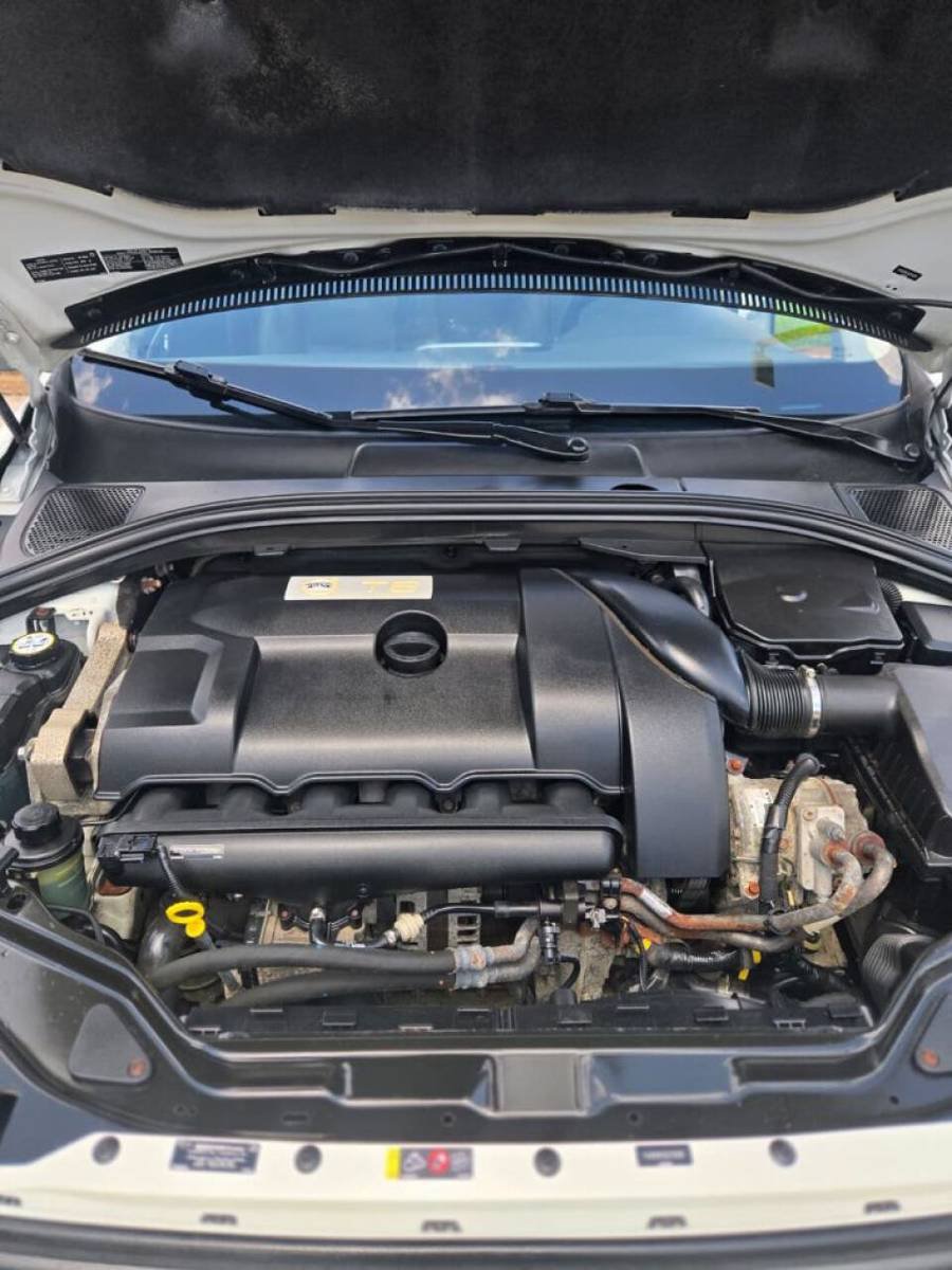 Used 2016 Volvo XC60 T6 AWD/4WD image 14