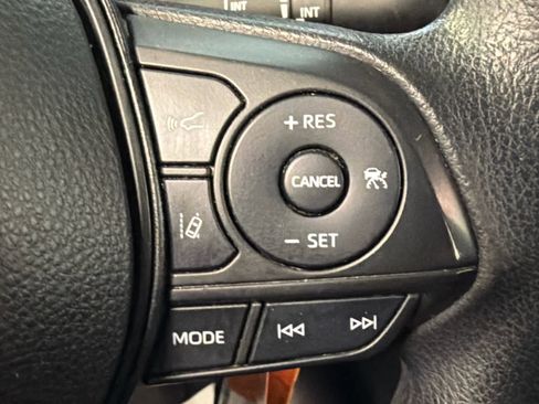 Used 2022 Toyota Corolla LE image 34