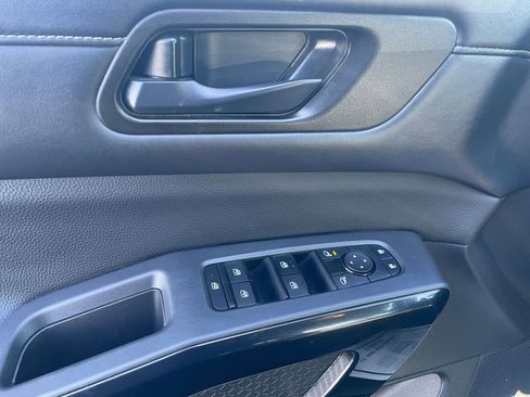 Used 2025 Nissan Pathfinder SV image 20