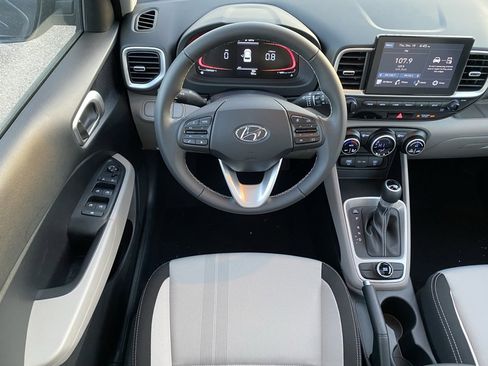 New 2025 Hyundai Venue SEL image 31