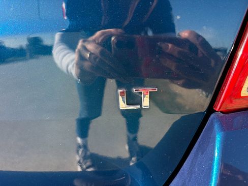 Used 2020 Chevrolet Trax LT w/ LT Convenience Package image 27