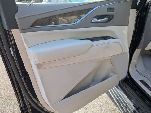 Used 2024 Cadillac Escalade Sport Platinum w/ LPO, ONYX Package AWD/4WD image 8