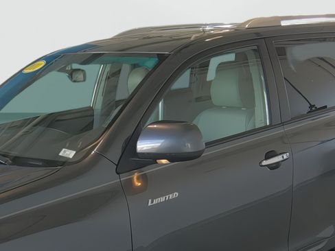 Used 2010 Toyota Highlander Limited AWD/4WD image 8