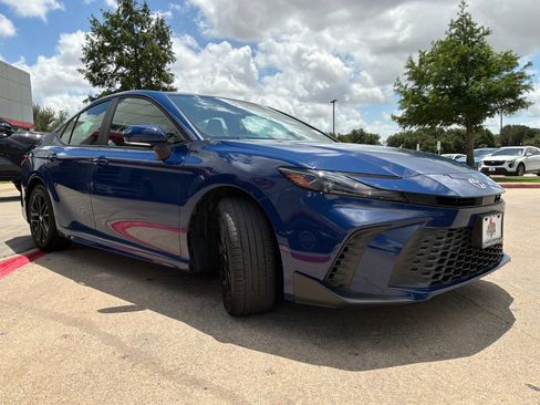 Used 2025 Toyota Camry SE FWD image 4
