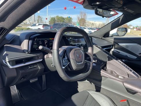 Used 2022 Chevrolet Corvette Stingray w/ Z51 Performance Package image 11