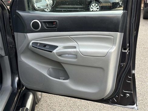 Used 2014 Toyota Tacoma PreRunner image 8