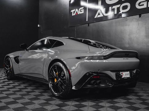 Used 2021 Aston Martin V8 Vantage Coupe image 32