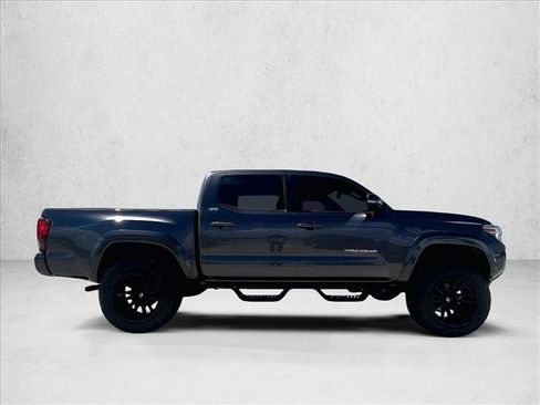 Used 2023 Toyota Tacoma SR5 AWD/4WD image 5