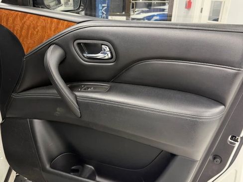 Used 2018 INFINITI QX80 Sport Utility 4D w/ Driver Assistance Package image 22