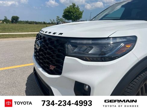 Used 2025 Ford Explorer ST AWD/4WD image 13