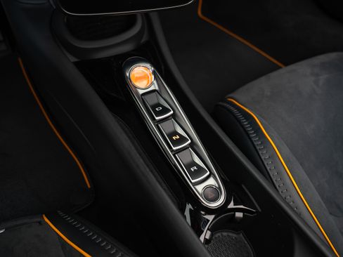 Used 2025 McLaren Artura Spider RWD image 14