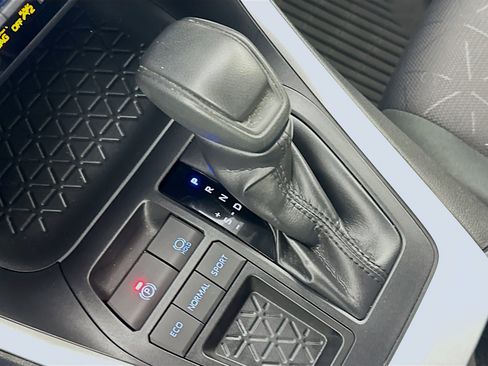 Used 2019 Toyota RAV4 XLE w/ Convenience Package FWD image 24