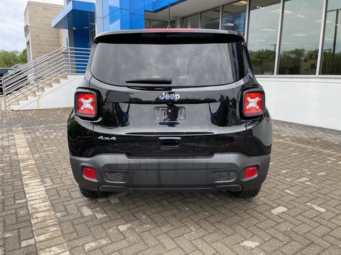 Used 2023 Jeep Renegade Latitude AWD/4WD image 4