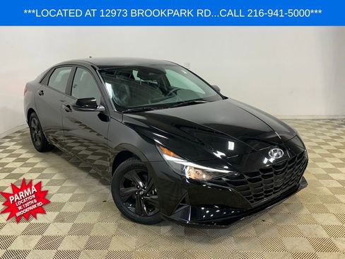 Used 2023 Hyundai Elantra SEL image 3