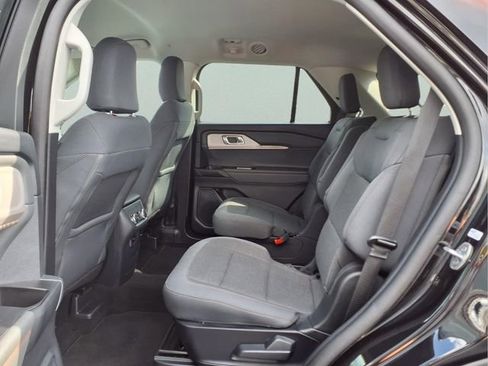 Used 2025 Ford Explorer Active AWD/4WD image 13