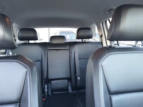 Used 2021 Volkswagen Tiguan SE image 17